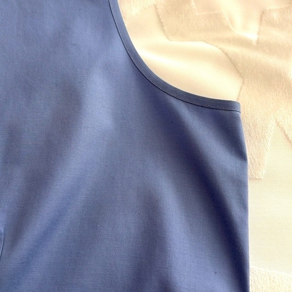 Talbots Sleeveless Blue Collared Wrinkle Resistant Top with Buttons. Size 16 - Picture 6 of 9